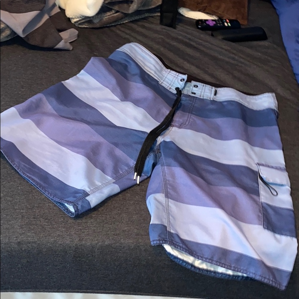Free World Size 34 Boardshorts